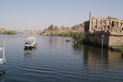 Vor dem Philae-Tempel bei Assuan